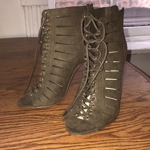 Green laces up heels - suede material